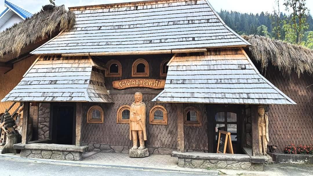 Casuta Din Povesti Hotel Arada Exterior photo